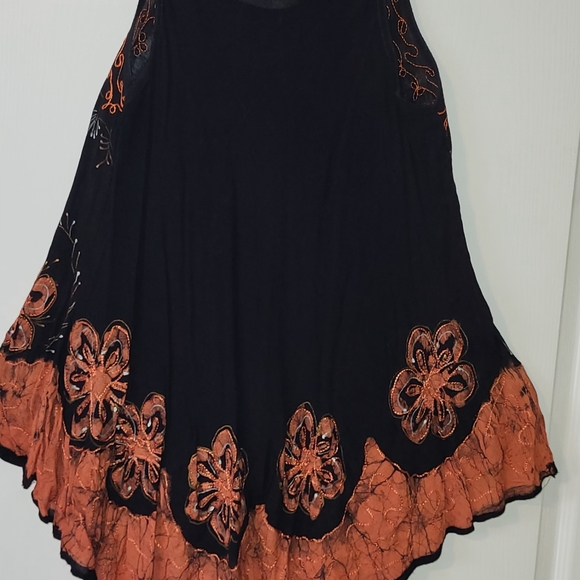 Embroidered hand painted top - Picture 3 of 4